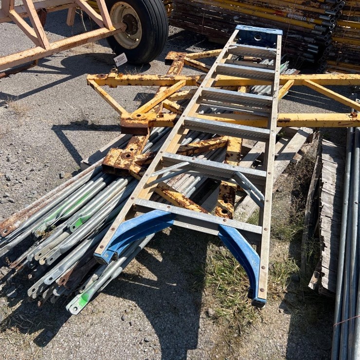 PALLET OF SCAFFOLDING PARTS