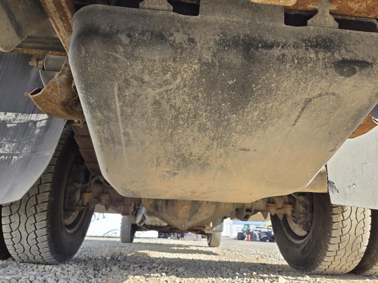 2015-chevrolet-3500-image-34