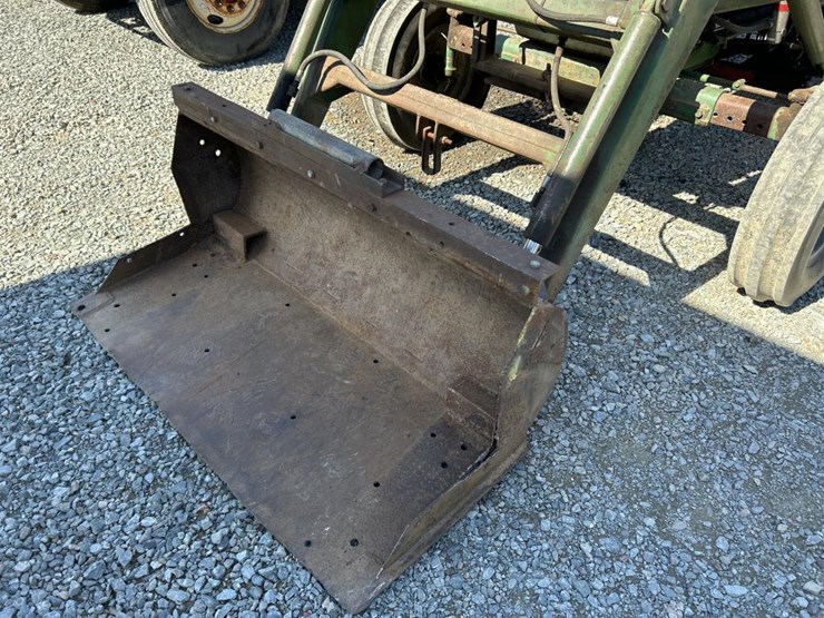 #5217-•-oliver-tractor-w/-loader-image-9