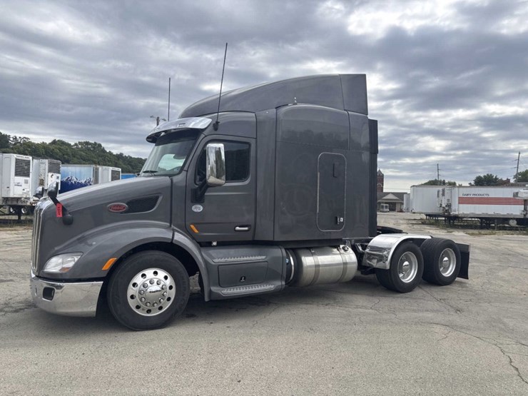 2017-peterbilt-579-image-1
