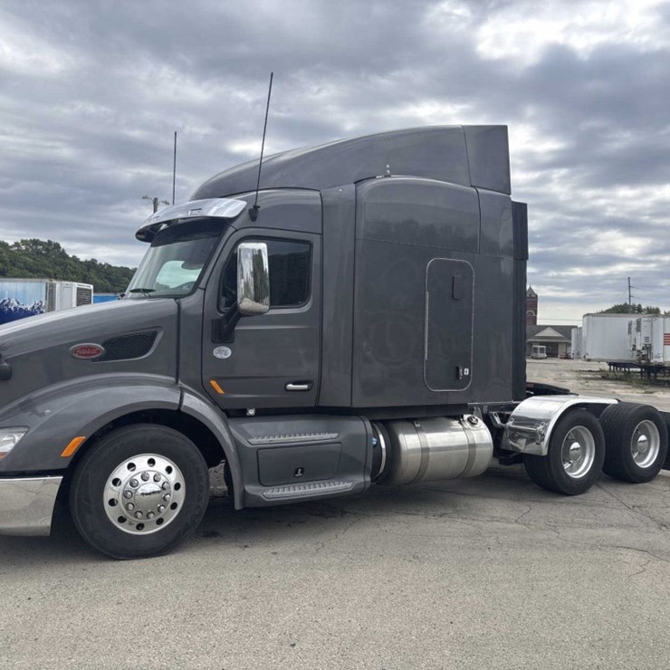 2017 PETERBILT 579