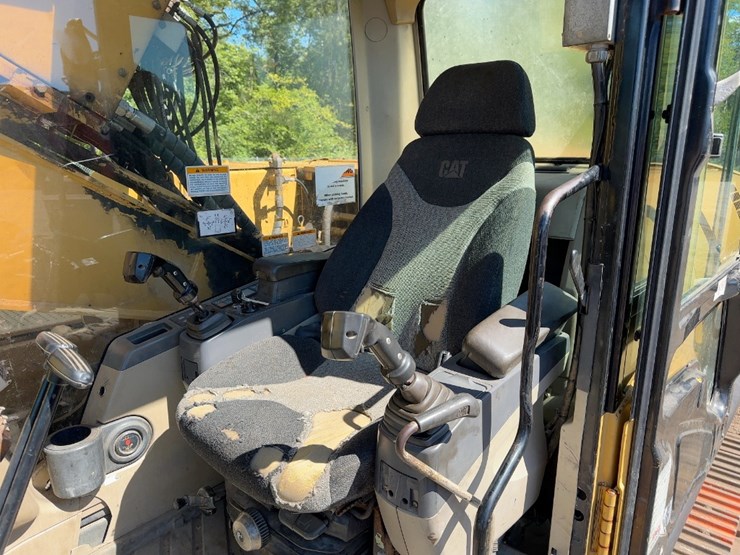 2004-caterpillar-320cl-hydraulic-drill-rig-image-34