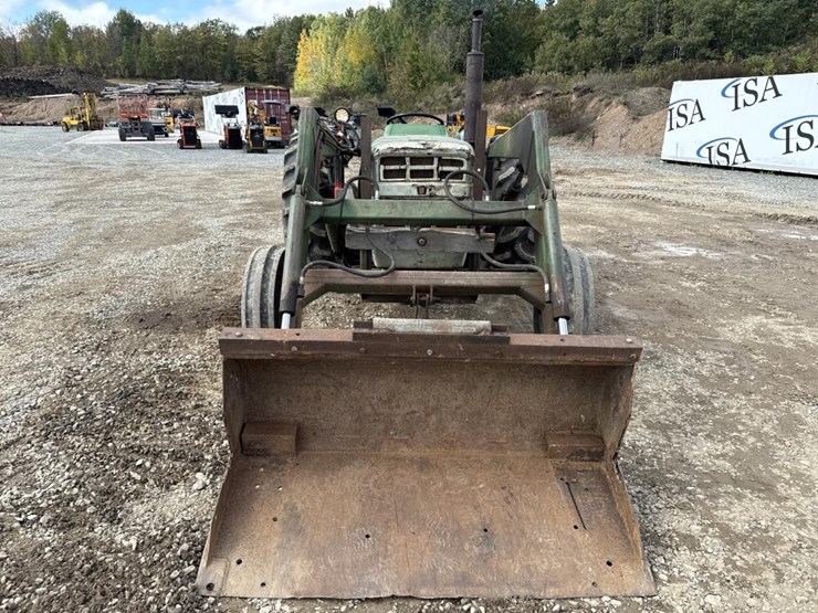 #5217-•-oliver-tractor-w/-loader-image-8