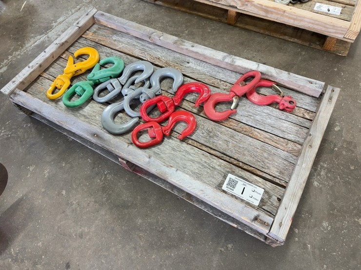 quantity-of-(9)-heavy-duty-hooks-image-1