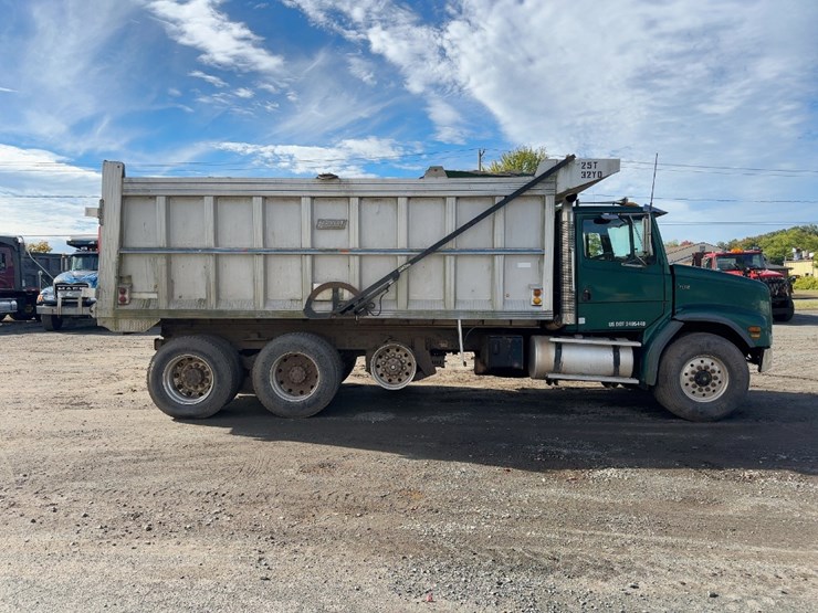 2000-freightliner-fl112-image-6