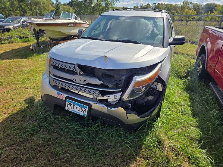 2015-ford-explorer-image-2