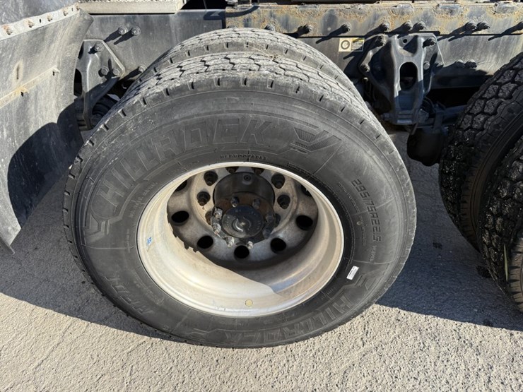 2020-peterbilt-579-image-59