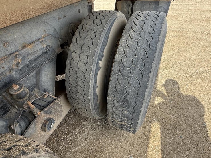 1995-ford-l9000-image-24