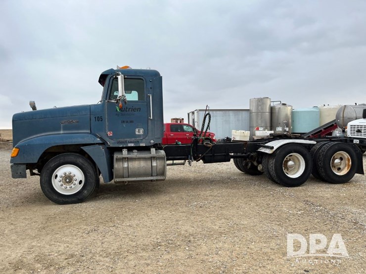 1989-freightliner-day-cab-truck-(jn0784,-unit-06815)-image-17