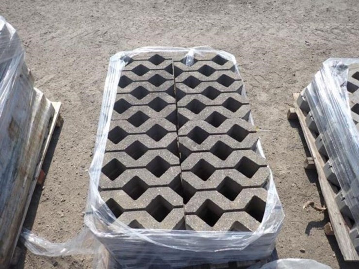 qty-of-(8)-skids-of-turfstone-pavers-&-decor-stone-image-22