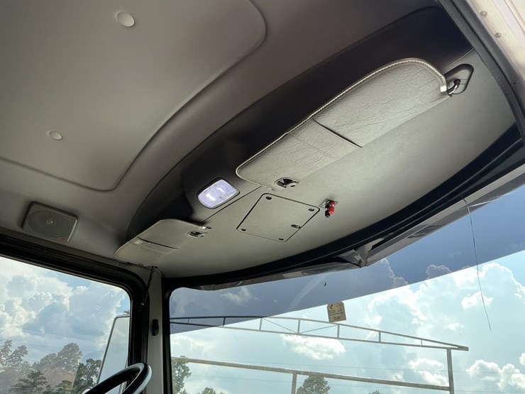 2020-peterbilt-337-image-108