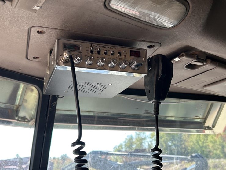 2012-peterbilt-389-image-66