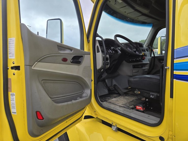 2019-peterbilt-579-image-49