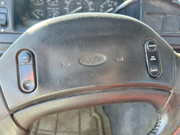 1997-ford-f350-xlt-image-48