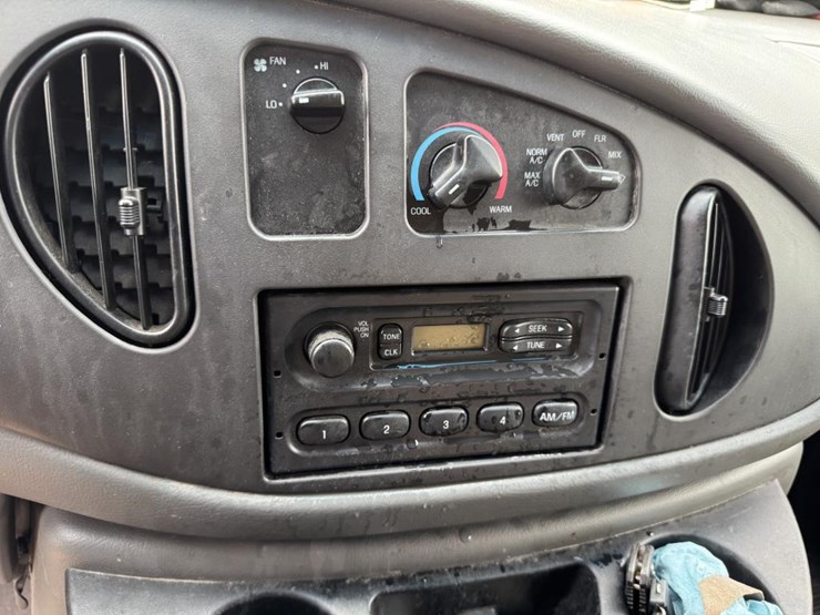 2008-ford-cargo-image-28