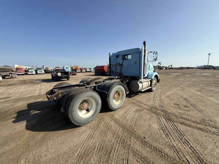 2015-kenworth-t800-image-5