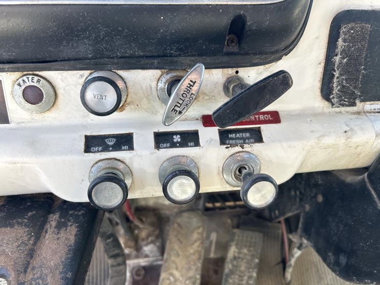 1990-ford-8000-image-60