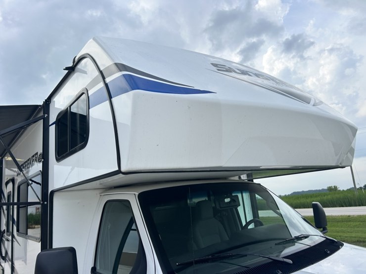 2021-ford-e450-image-30
