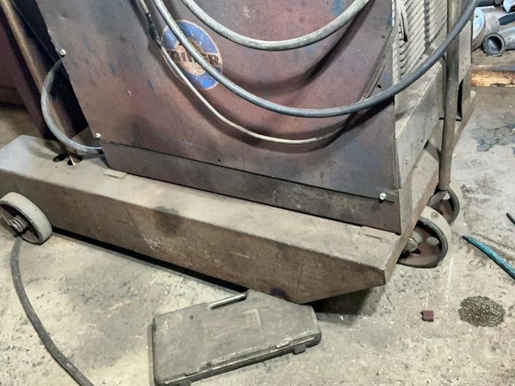 #115-•-miller-deltaweld-450-welder-image-9