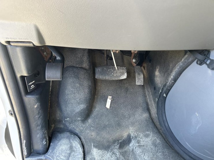 2014-ford-e250-image-52