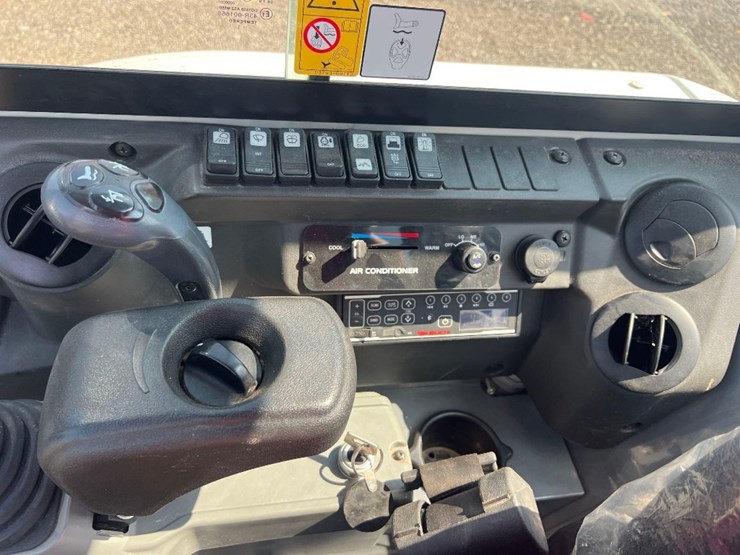 2021-takeuchi-tb235-2-image-28