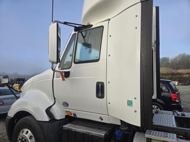 2017-international-prostar-image-14
