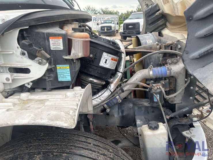 2019-freightliner-m2-106-8.5-cuyd-street-sweeper-truck-image-14
