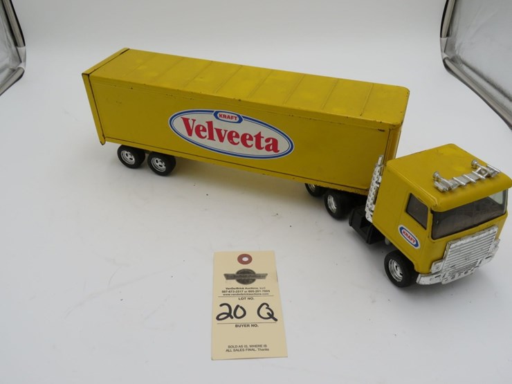 ertl-velveeta-semi-toy-image-1