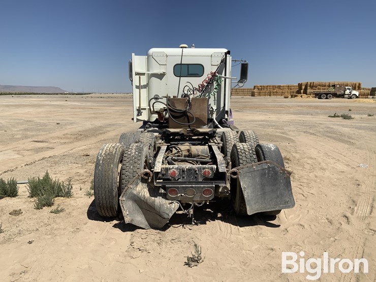 1997-freightliner-fld112-image-6