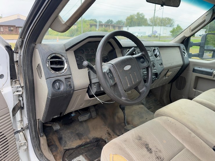 2008-ford-f550-xlt-image-17