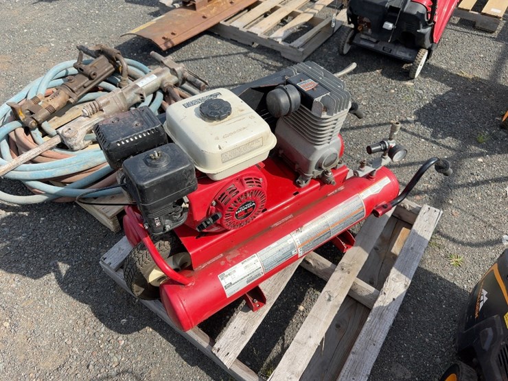 porter-cable-portable-air-compressor-image-2
