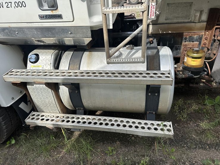 2015-western-star-4700sb-image-11