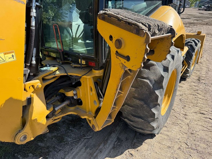 2014-caterpillar-420f-image-22