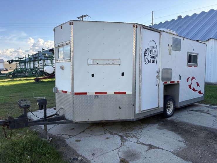2010-18’,-(4’)-v,-single-axle,-hyd-frame,-(2)-30#-lp-tanks,-3-burner-stove,-oven,-(not-pictured),-(7-image-1