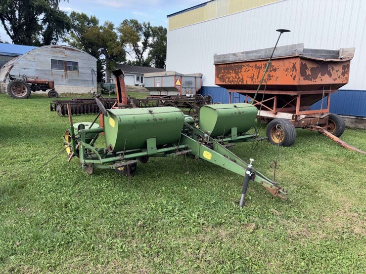 john-deere-494a-4r38”-planter,-markers,-fert-boxes,-autolube-greaser,-works,-*must-be-removed-in-10-image-2