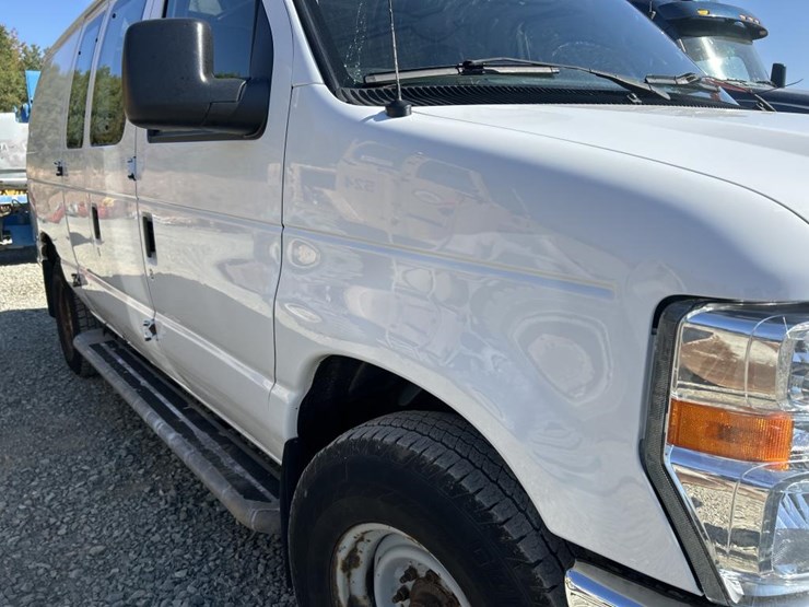 2014-ford-e250-image-10