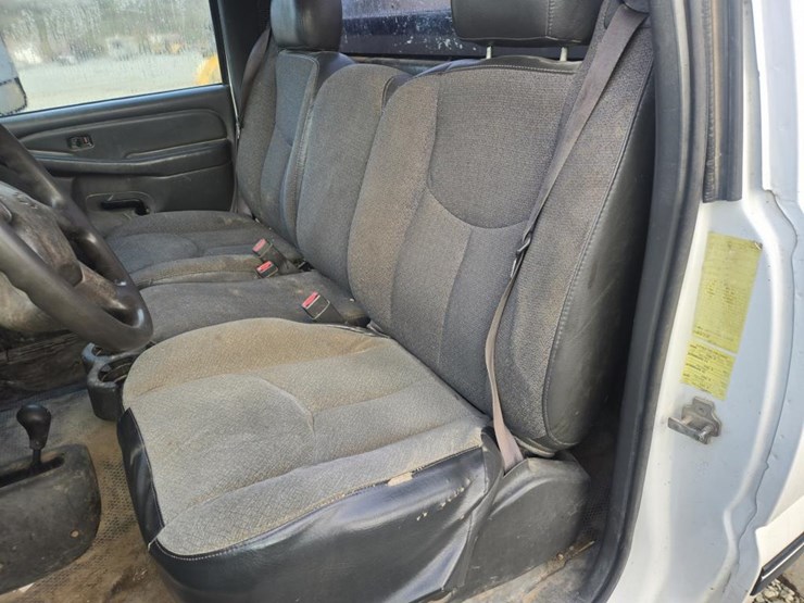 2005-chevrolet-3500-image-38