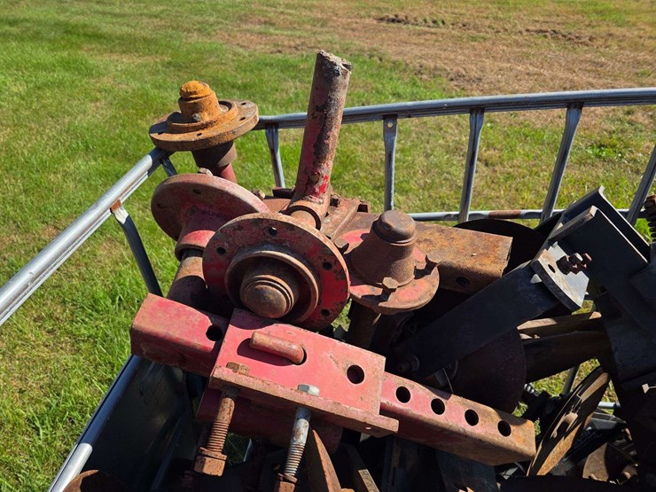 crate-full-of-yetter-closes-off-dmi-applicator-and-some-misc-hubs,-believed-to-be-approx-19,-buying-image-7