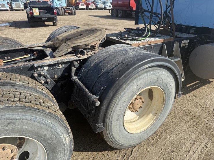 2015-kenworth-t800-image-17