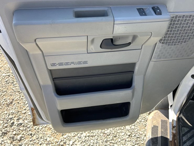 2014-ford-e250-image-54