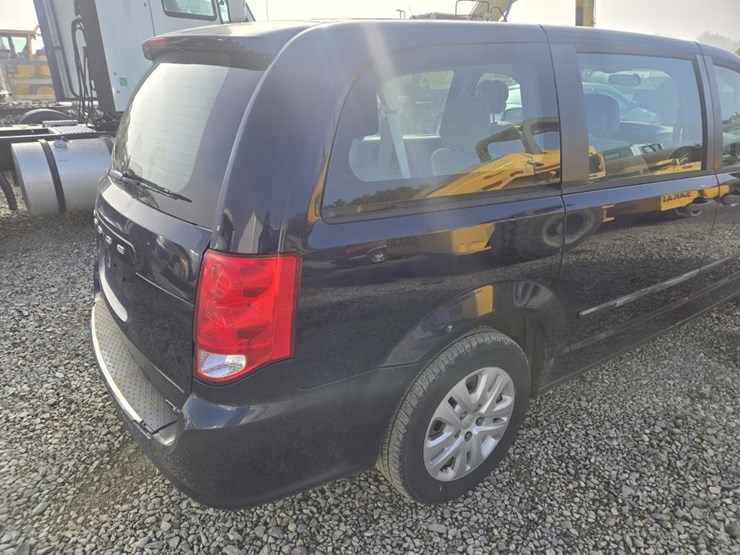 2014-dodge-grand-caravan-image-16