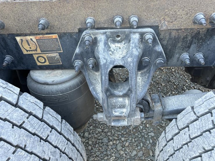 2019-peterbilt-579-image-28