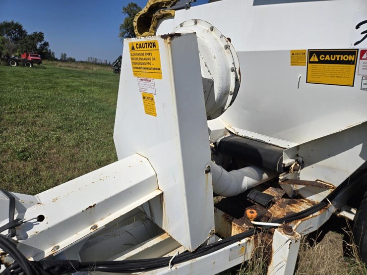 #2992-•-tyler-fluid-air-6-ton-dry-fertilizer-spreader-image-16