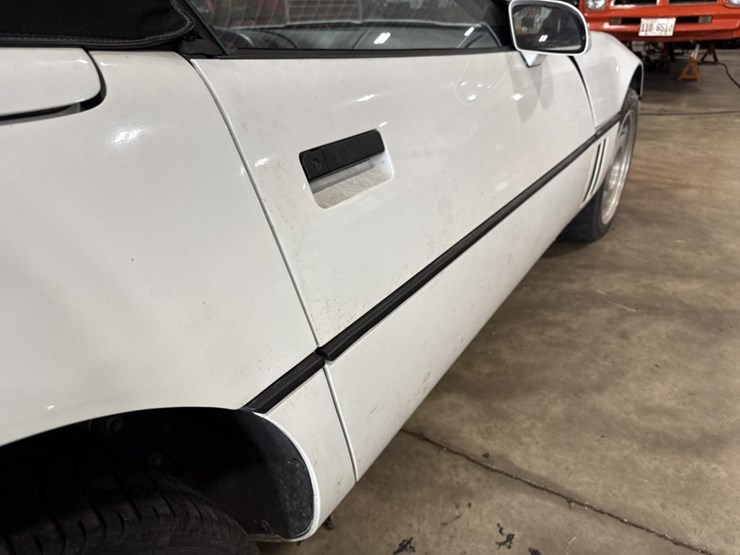 #1399-•-1990-chevrolet-corvette-convertible-car-image-16