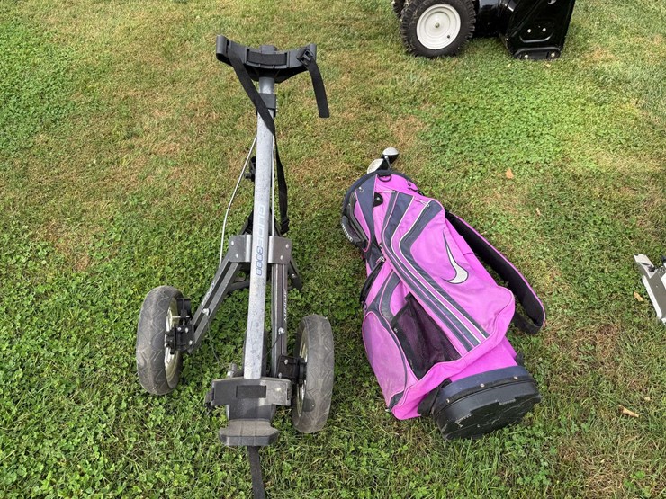 golf-bag-and-golf-bag-caddy-image-1