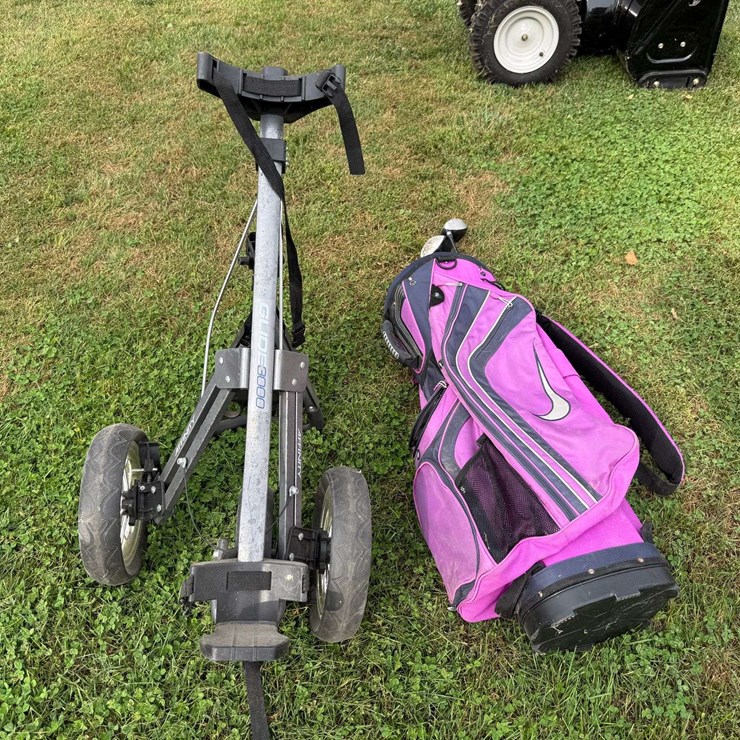 Golf Bag and Golf Bag Caddy