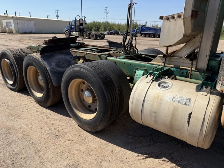 #1752-•-1979-peterbilt-day-cab-heavy-haul-image-35