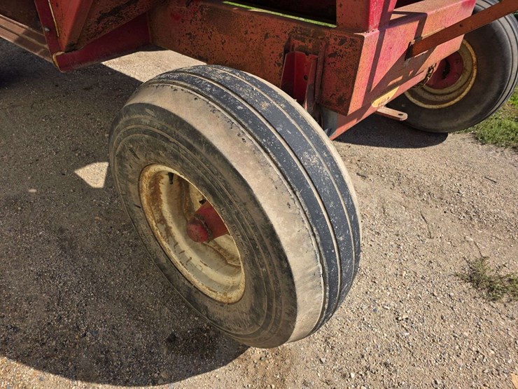 lundell-gravity-box-on-balzer-running-gear,-12.5l-16-tires-on-8-bolt-rims,-front-and-rear-ladder,-ex-image-18