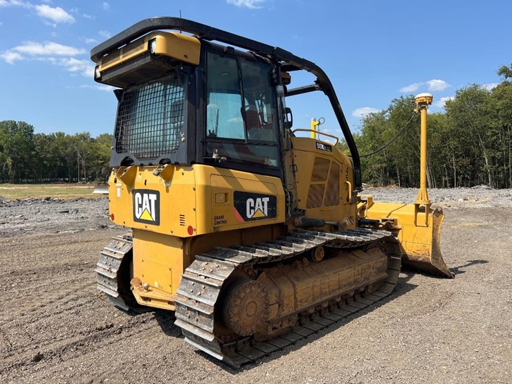 2016-caterpillar-d5k2-xl-image-4
