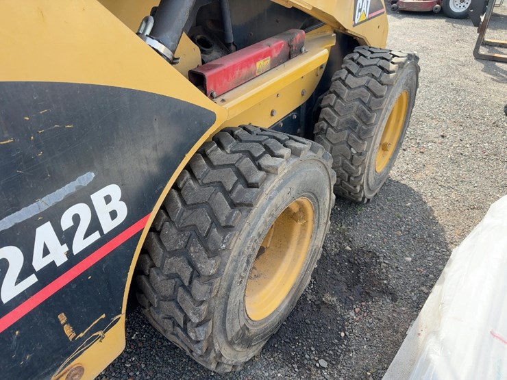 2004-caterpillar-242b-image-8
